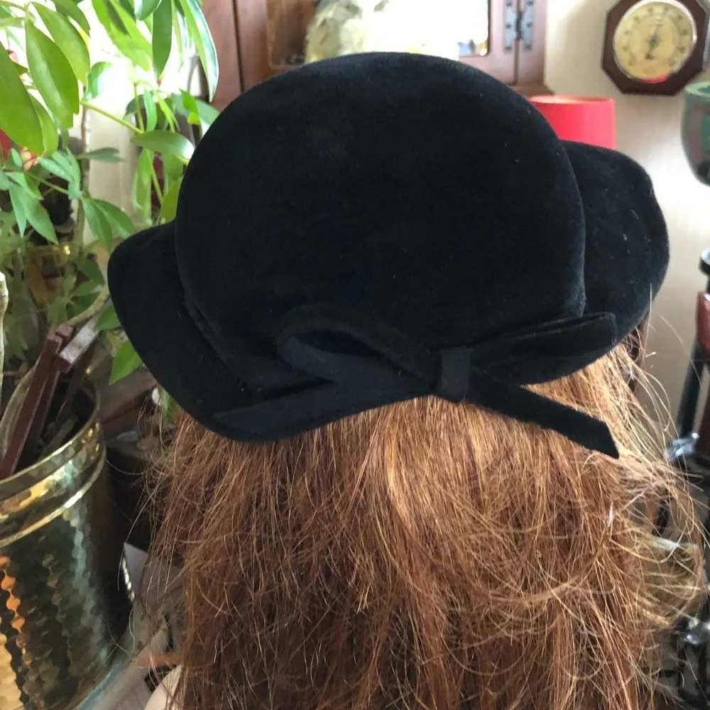 Vintage Black Velour Hat with Bumblebees - Picture 5 of 9